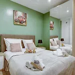 Bluestay 157 - Superb *