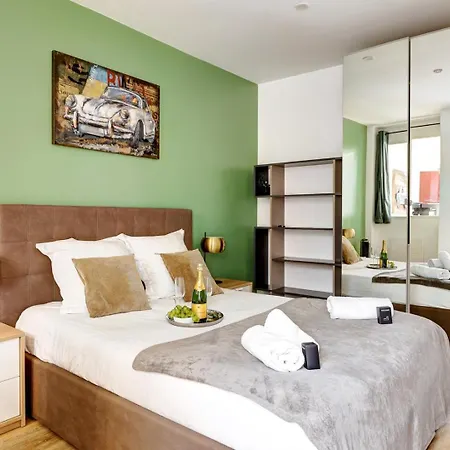 Bluestay 157 - Superb * Paris